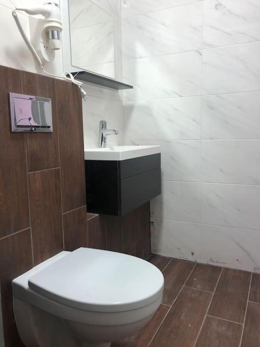 Apartment On Zarwanska Street Камианец-Подилский Екстериор снимка